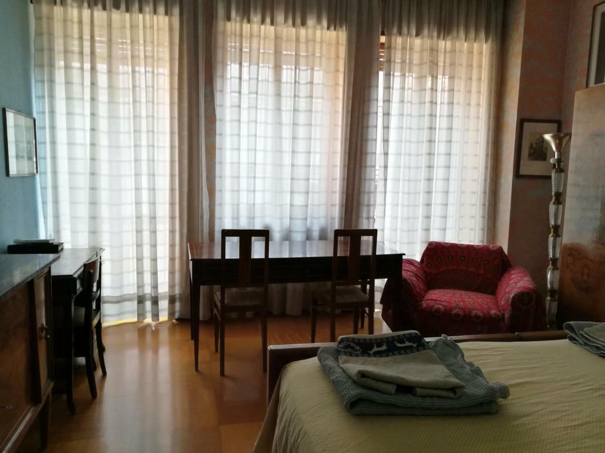Big Room In Milano Center Extérieur photo